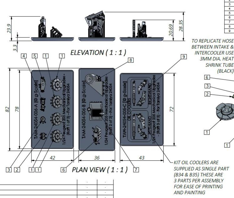 Op de afbeelding: Een technische tekening van een 1/24 schaalmodelkit voor een Peugeot 205 auto. De tekening toont de onderdelen voor de oliekoelers, die als afzonderlijke onderdelen worden geleverd. De tekening bevat afmetingen in centimeters en de tekst "TAM-24054-006-A [g-Scale] 1/24 Peugeot 205 Mechanical Upgrades- (Raft 1 of 3)-For Tamiya 24054".