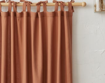 Cortinas de linho estilo boho na cor terracota para sala de estar e quarto, com painéis de comprimento personalizado.