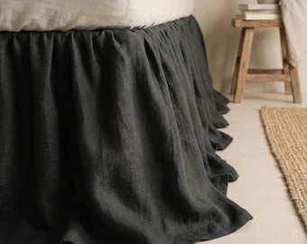 Saia de cama em linho orgânico Dust, preta, com babados e corte sob medida - Saia de cama com comprimento personalizado.