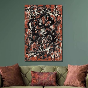 Puede incluir: Pintura abstracta con líneas y formas negras sobre un fondo rojo. La pintura está enmarcada y colgada en una pared verde sobre un sofá verde.