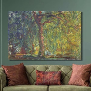 Puede incluir: Una pintura que representa un gran árbol verde con un tronco grueso y ramas que se extienden hacia afuera. El árbol está rodeado de un bosque verde y exuberante. La pintura está realizada en un estilo que recuerda al impresionismo.