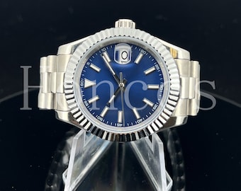 Op maat gemaakt MODS Datejust-stijlhorloge met SKX NH35 blauwe wijzerplaat en president-armband