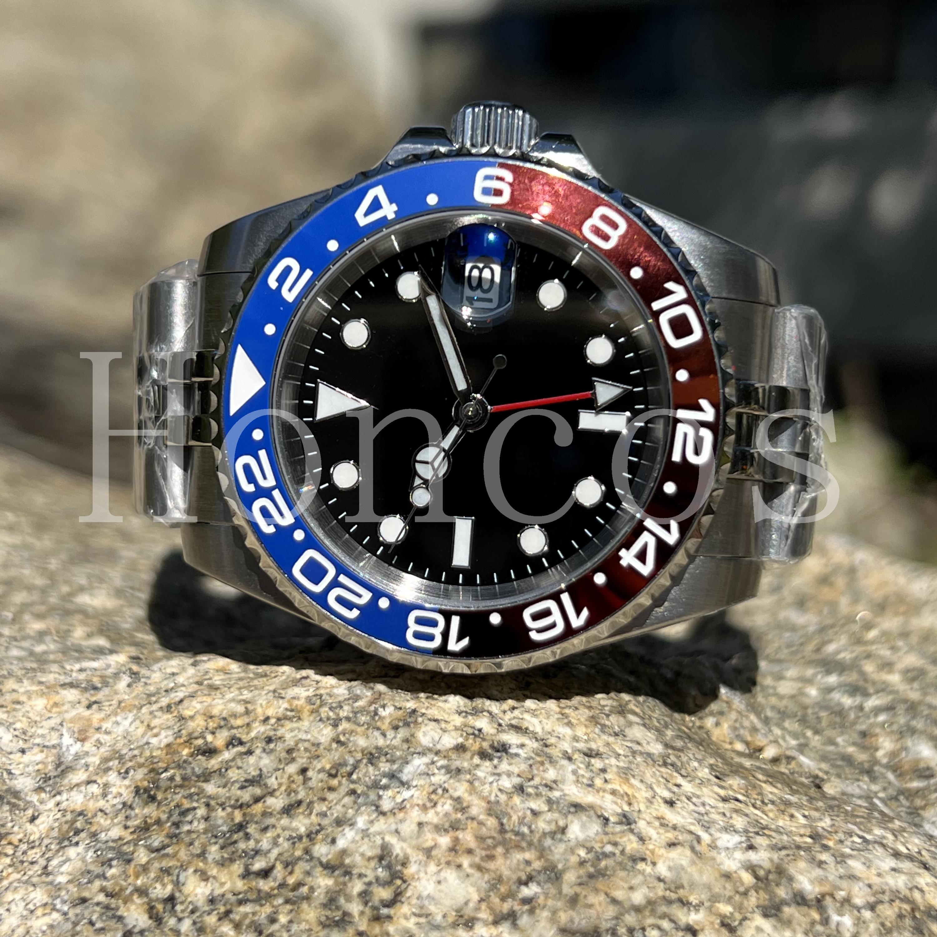 セラミックベゼル、ブルーとレッドのNH34ムーブメント