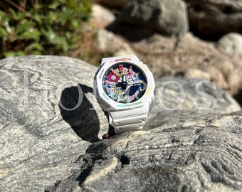 Op maat gemaakte MODS Casio G-shock GA2100-7A met TAKASHI MURAKAMI regenboog keramische wijzerplaat