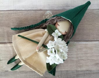 Muñeca hada de hortensia blanca hecha a mano