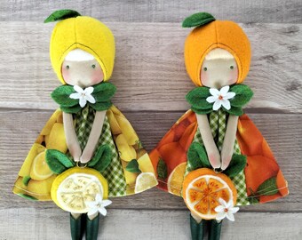 Muñeca hecha a mano de limón y naranja, muñeca pequeña