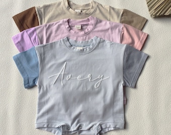Benutzerdefinierte Puff Name Baby Kurzarm Shirt Bodysuit, personalisierter Bubble Romper, Baby-Dusche-Geschenk, Minimalist Baby Geburtstag, Weihnachtsgeschenk
