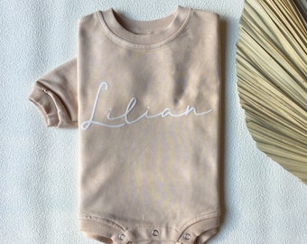 Benutzerdefinierte Puff Name Baby Sweatshirt Bodysuit, personalisierter Bubble Romper, Baby-Dusche-Geschenk, Minimalist Baby Geburtstag, Baby Weihnachtsgeschenk