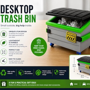 Op de afbeelding: Miniatuur bureaubak in grijs, zwart en groen. De bak heeft een scharnierend deksel en een "HAZARD"-bord. Hij is 13 cm lang, 9 cm breed en 12 cm hoog. De bak is ontworpen om persoonlijkheid aan je bureau toe te voegen.
