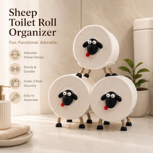 Puede incluir: Un organizador de rollos de papel higiénico con forma de oveja caprichosa. Los rollos de papel higiénico blancos están adornados con caras de ovejas negras con lenguas rojas. El texto de la imagen dice "Sheep Toilet Roll Organizer".
