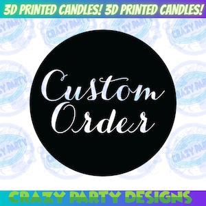 Puede incluir: Un círculo negro con texto blanco que dice "Custom Order" sobre un fondo blanco con un patrón repetitivo de círculos azules con el texto "Crazy Party Designs".