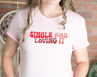 Singel och älskar det T-shirt: Självsäker kvinna Sarkastisk gåva