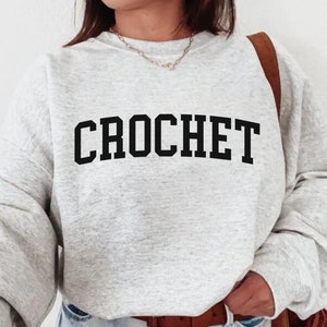 Sudadera de ganchillo, cuello redondo amante del ganchillo, regalo de ganchillo, mamá de ganchillo, mamá astuta, regalo de mamá artesana, camisa de ganchillo, sudadera artesanal
