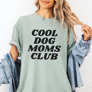 Chemise club des mamans chien cool, T-shirt couleurs confort, cadeau pour maman chien, chemise maman chien, amoureux des chiens, propriétaire de chien, chemise rétro pour animal de compagnie, chemise maman cool