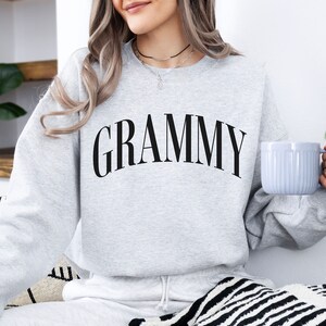Grammy Sweatshirt, Grandma Sweatshirt, Gift for Grandma, Grandma to be Gift, Granny Crewneck, Gigi Crewneck, Promoted to Grandma Sweater