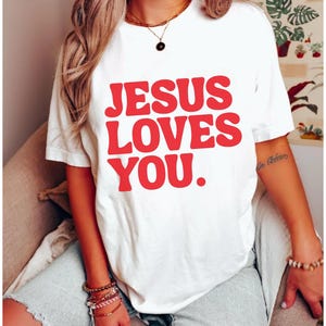 Jesus liebt dich Shirt, religiöses Shirt, christliches Shirt, Retro Jesus Shirt, übergroße Shirts, Jesus T-Shirt, christliche Geschenke, Gott Shirt