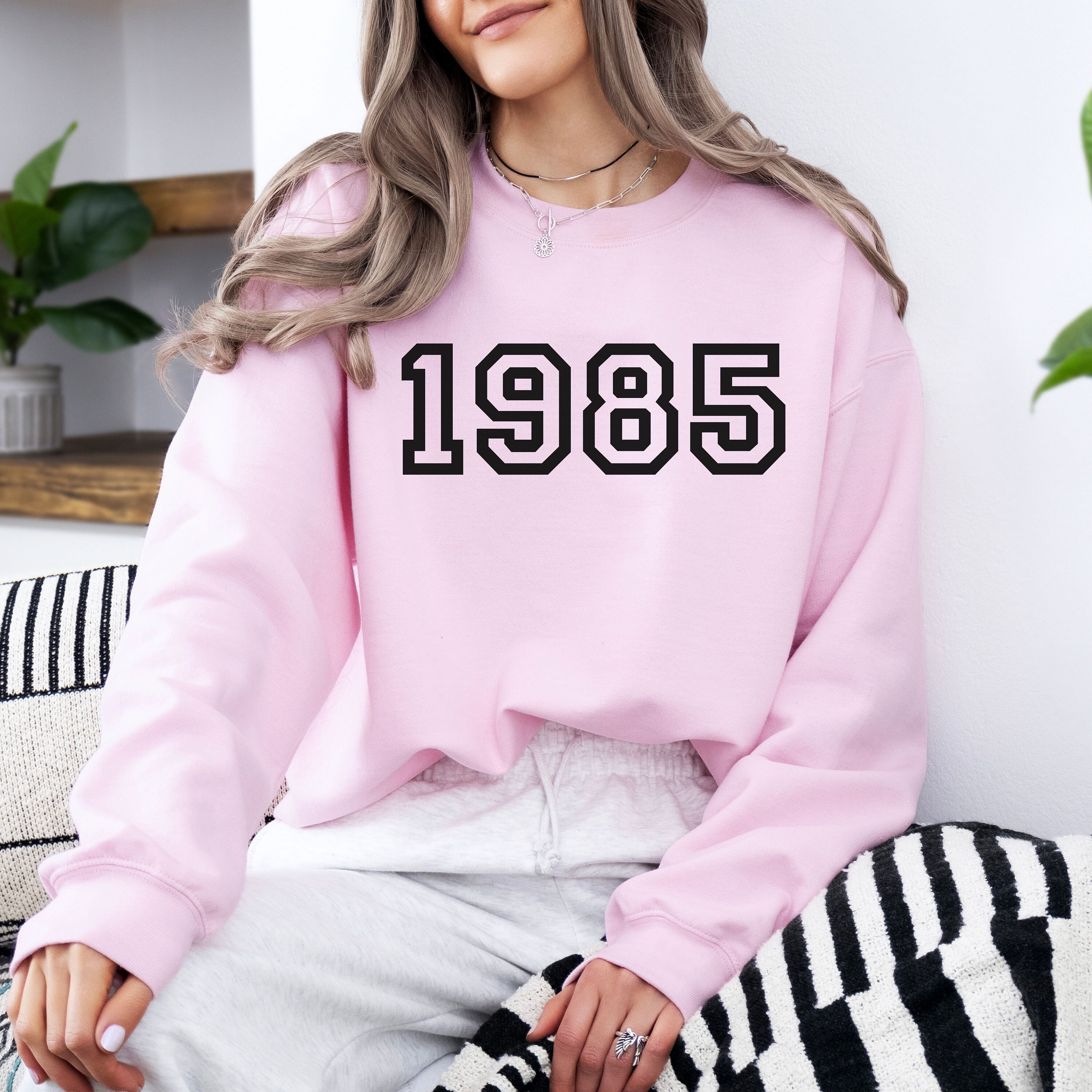 スウェット・トレーナー Undermycar HUNDRED YEARS WAR VINTAGE CREWNECK 5FT2055 1985 Sweatshirt, Birth Year Crewneck, 1985 Birthday Sweater