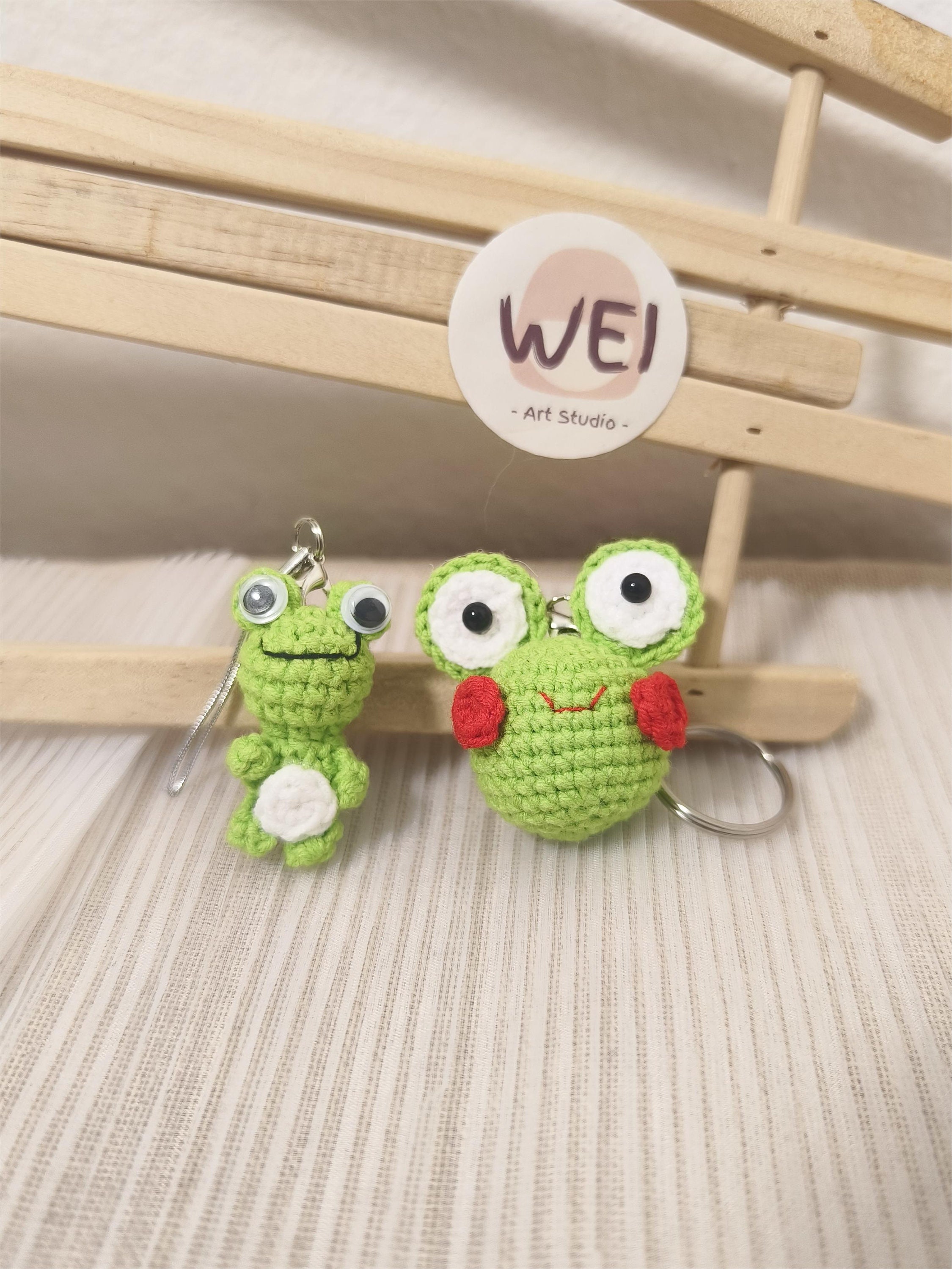 かぎ針編みのカエルのキーホルダー、ミニカエルのバッグチャーム