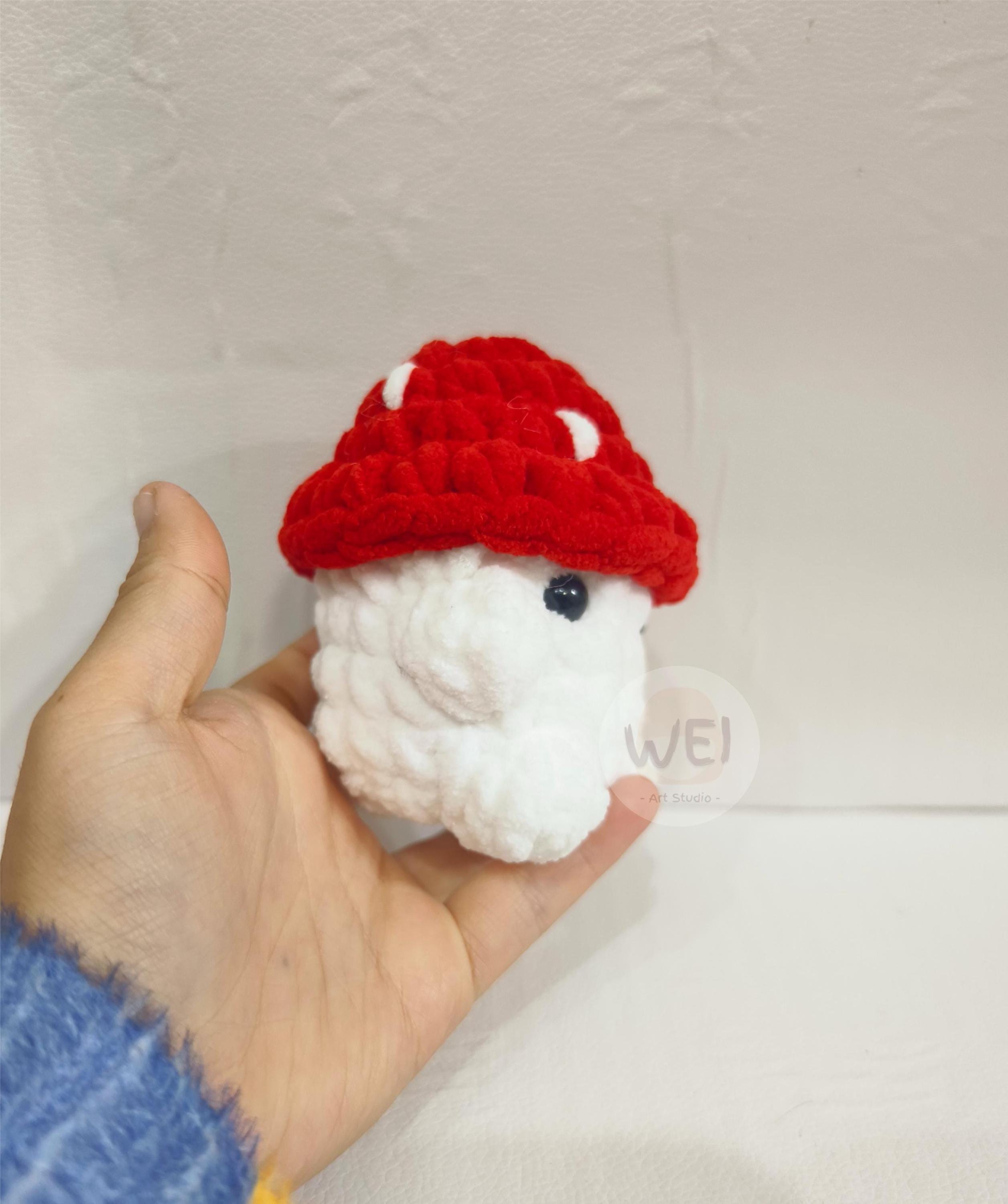 かぎ針編みのマッシュルームボーイのぬいぐるみ、あみぐるみの