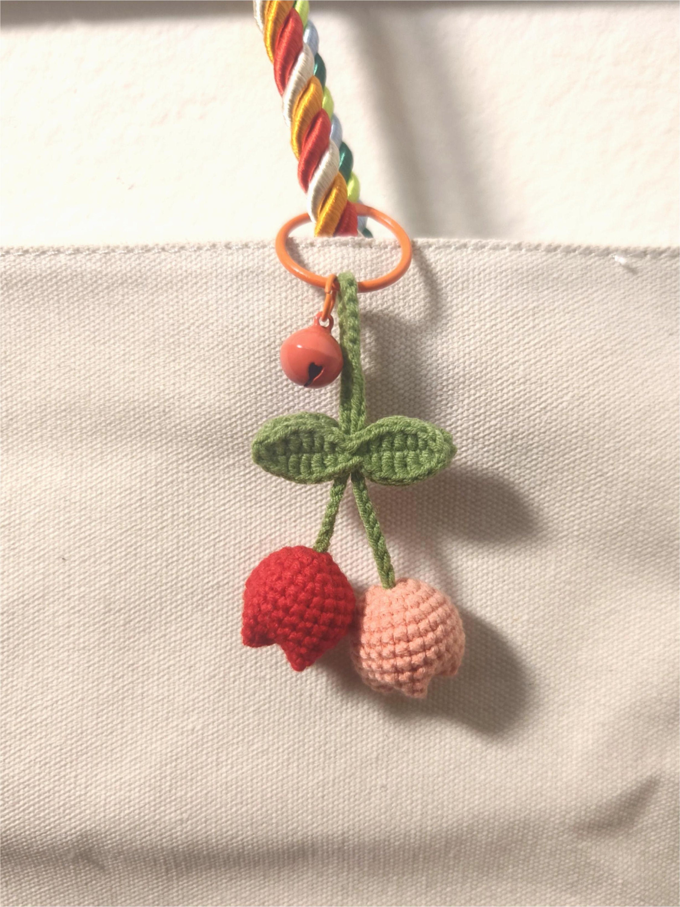 かぎ針編みのチューリップキーホルダー、手作りのチューリップ