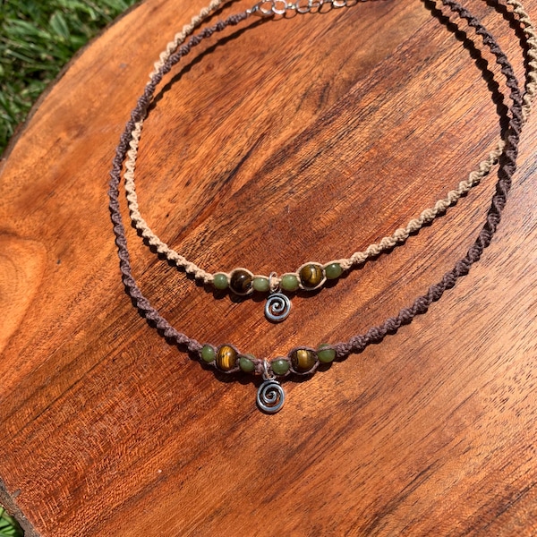 Aardekleurige ketting met spiraalvormige kralenketting | Macramé-sieraden | hippie- en boho-ketting |