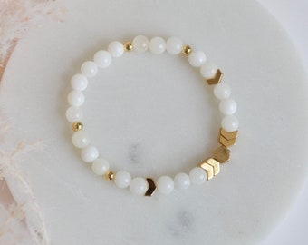 White shell and gold stretchy bracelet, stack bracelet, dainty, minimalist, gift for her