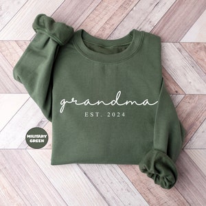 Personalized Grandma Sweatshirt, Custom Nana Hoodie, New Grammy Outfit, Grandmother To Be Clothing, Announcement Gifts, Family Group Apparel