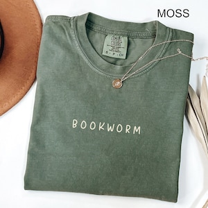 Comfort Colors® Bücherwurm Shirt, Buchliebhaber T-Shirt, Bücherwurm Outfit, Buchclub Kleidung, Bücherwurm T-Shirt, Leselehrer Tshirt, Bibliothekar Geschenk