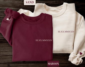 Gepersonaliseerde Romeins cijfer met initiaal hart, custom matchend paar Romeinse cijfers sweatshirt, minimaal sweatshirt, Valentijnsdagcadeaus