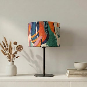 Lampenschirm „Abstract Flowers“ mit farbenfrohem abstrakten Pflanzen-Design inspiriert von moderner Kunst
