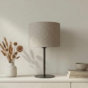 Lampenschirm „Elegant Lines“ in schönem Grau mit feinem Wellenmuster im skandinavisches Design
