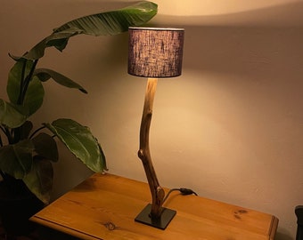Besondere Treibholzlampe mit einzigartige Form, Tischlampe, Holzlampe