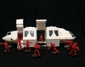 V Visitors Squad ship shuttle 1/32 and 8 monochromatic figures set