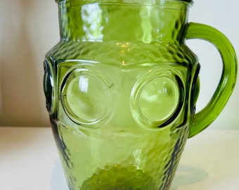 Vintage, midcentury, Anchor Hocking Heritage Hill Bullseye Circles pattern glass pitcher in brilliant green