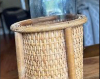 Vintage rattan wine/bottle holder