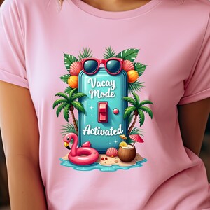 Vacay Mode Activated T-shirt – Grappig Zomers Shirt met Strand Illustratie Unisex