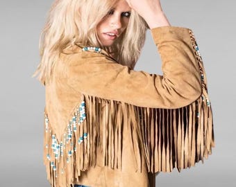 Chaqueta vaquera de ante con flecos largos y cuentas estilo western para mujer. Chaqueta vaquera de ante con flecos estilo western para mujer.