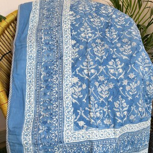 Handgemaakte doharkatoen met blokprint: omkeerbare boho-quilt