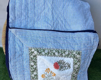 Colcha estampada à mão: Manta de algodão puro, macia, para cama de casal, com listras azuis.
