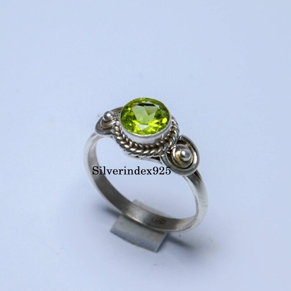 Peridot Ring, Solid 925 Sterling Silver Ring, Green Gemstone Ring, Minimalist Ring, Handmade Ring, Women's Ring, Designer Mother's Day Ring