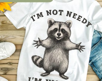 Niedlicher lustiger Waschbär Png, ich bin nicht bedürftig, ich bin will, sarkastischer Waschbär, Retro trendige freche, schnörkelige Tierzitate, wilde Waschbärsublimation S101