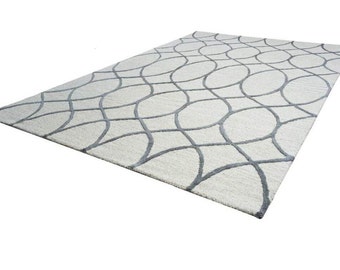 Hand tufted rug in high quality, wool and silk mix ,cream and white colour ,dinning room, bed room, living room