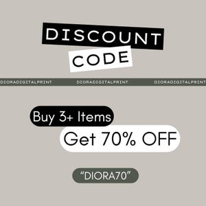 以下が含まれることがあります： 黒と白の長方形に「DISCOUNT CODE」と書かれたプロモーション用グラフィック。その下に、白い楕円形で「Buy 3+ Items Get 70% OFF」と書かれています。割引コードは「DIORA70」です。背景は明るいグレーです。