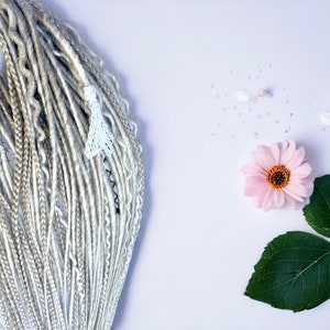 Extensiones de rastas en rubio ceniza: extensiones de cabello sintético liso