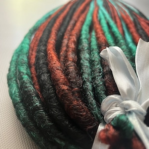 Synthetic set fake dreadlocks. Custom Hair Extensions. Crochet dreadlocks reddish, green and black color. Handmade dreads by Voron Dreads