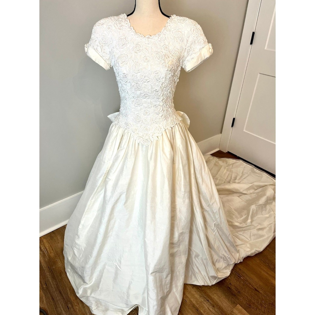 Mori Lee Wedding Gown Bridal Gown 1990s Short Sleeve Embroidered Lace