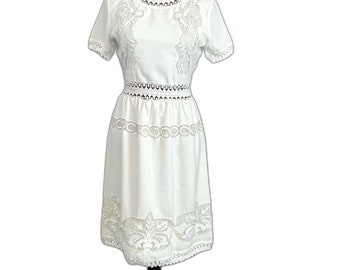 Vestido de mujer boutique estilo Cottage Prairie blanco cintura peekaboo ribete de ganchillo