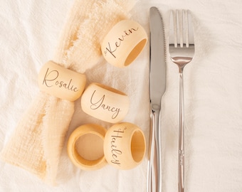Anillos de madera personalizados para servilletas con nombre, decoración rústica de mesa grabada con láser a medida, servilletero grabado, regalo para un nuevo hogar, recuerdos de boda.