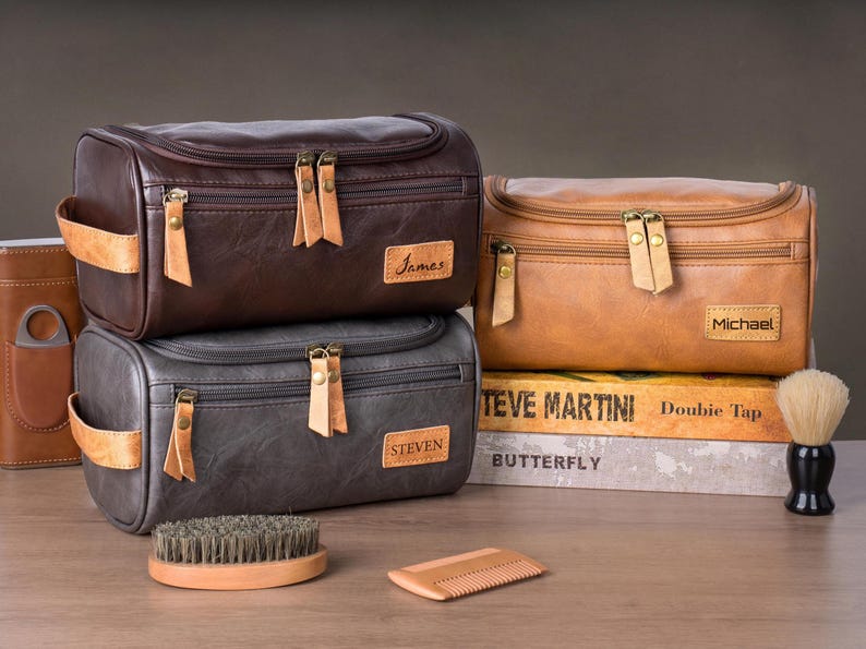 Stylish leather dopp kit personalized with name – corporate gift for men