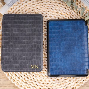 Personalized Kindle Paperwhite cover with gold name embossing for book lovers